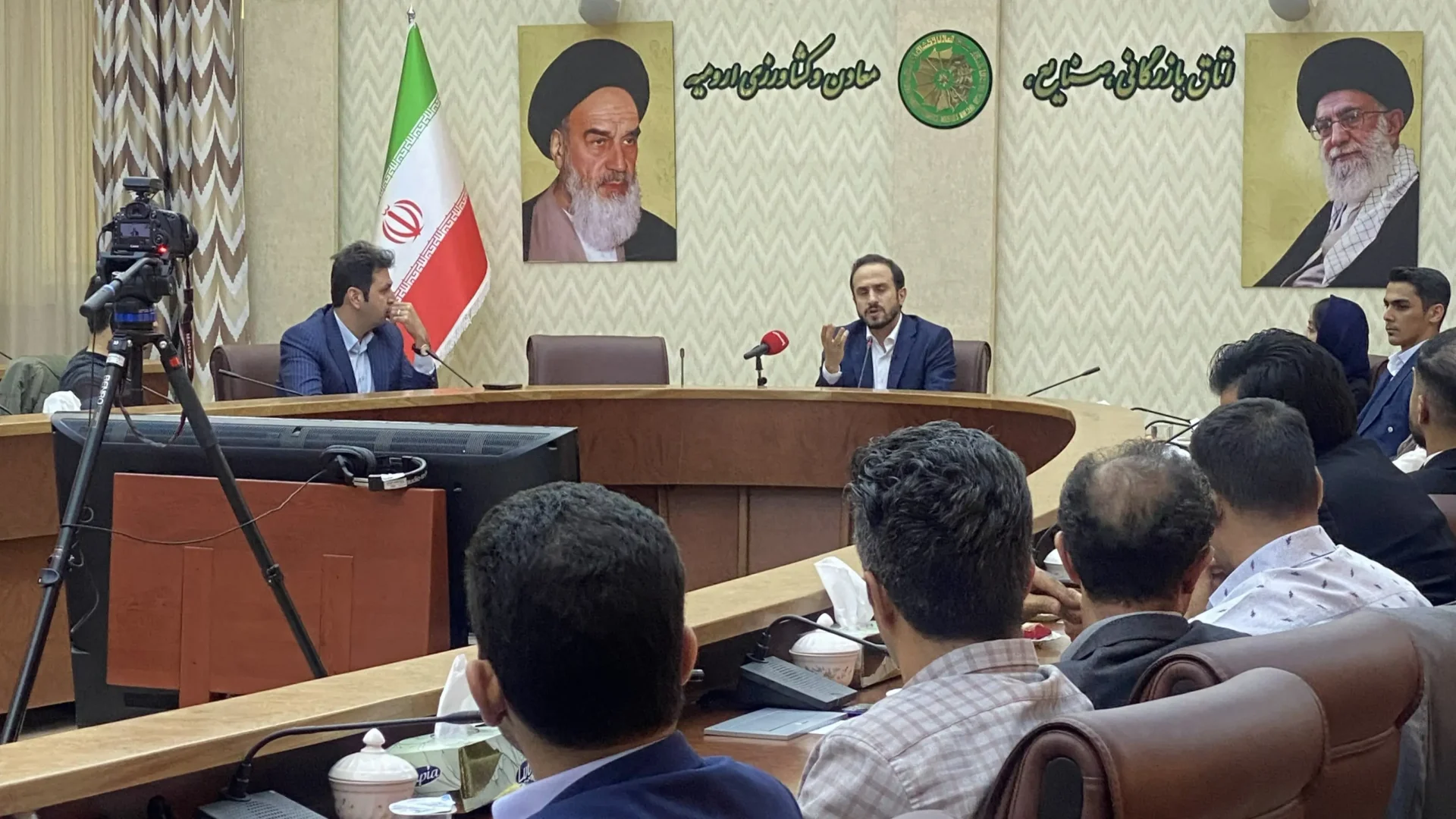 نشست تخصصی آینده اقتصاد ایران با حضور صادق‌الحسینی