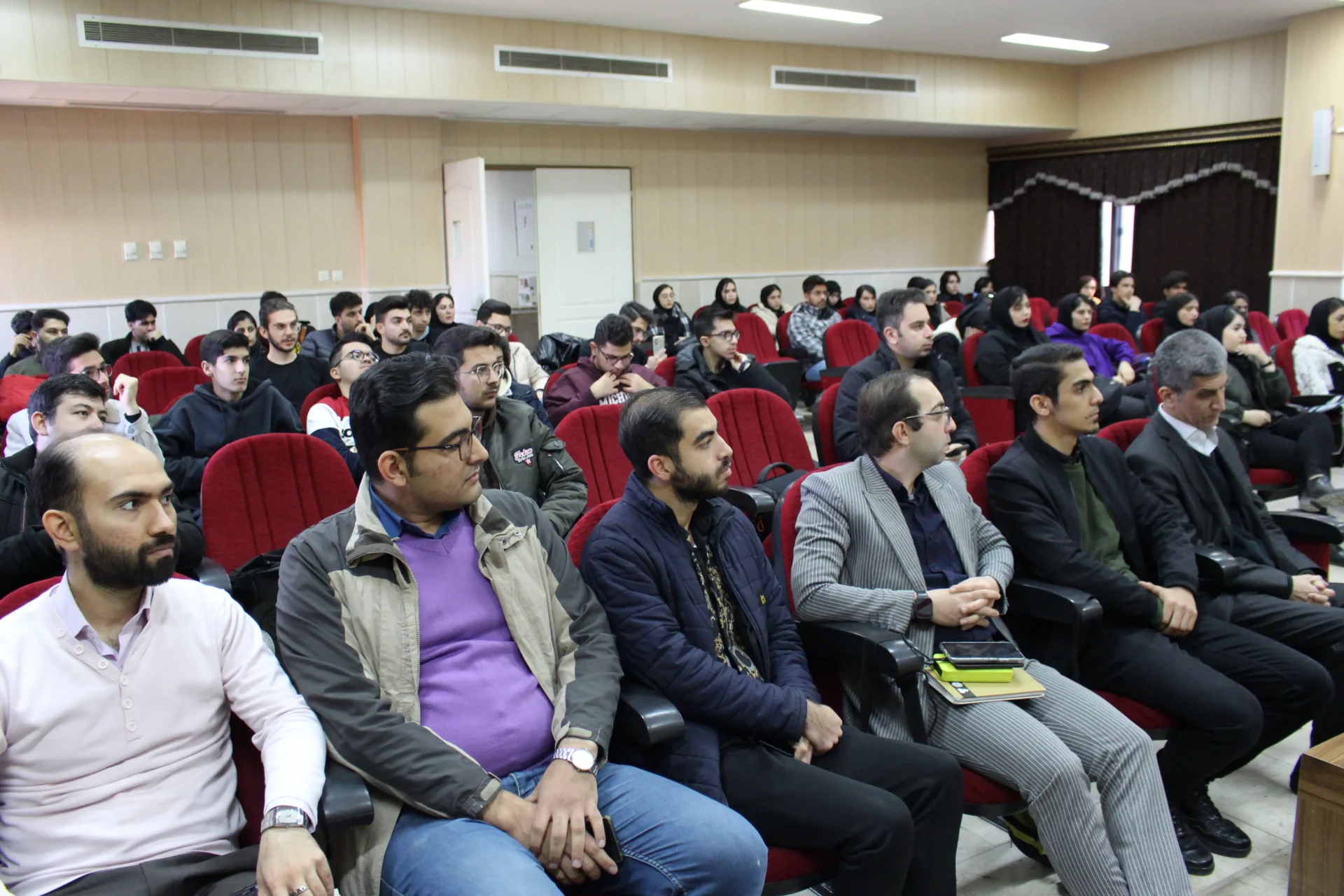 نشست «گفت‌و‌شنود با جوانان» با حضور رئیس بنیاد نخبگان آذربایجان‌غربی برگزار شد