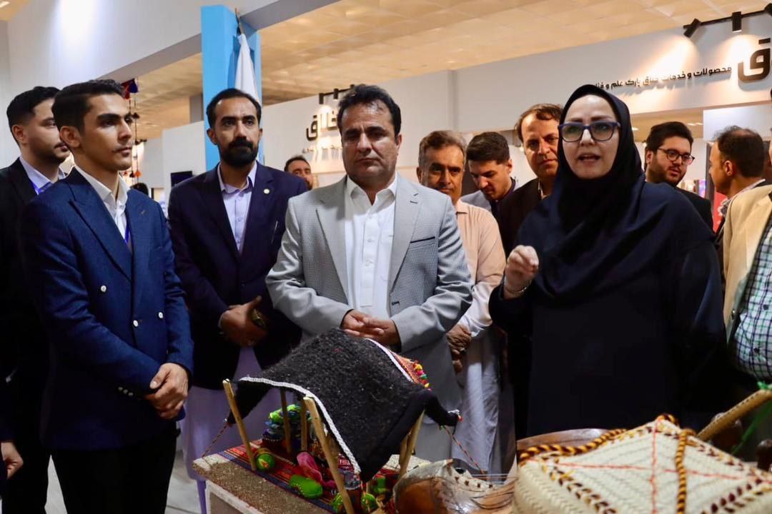 حضور دبیر شبکه اشتغال و کارآفرینی جوانان آذربایجان‌غربی در جشنواره ملی صنایع خلاق